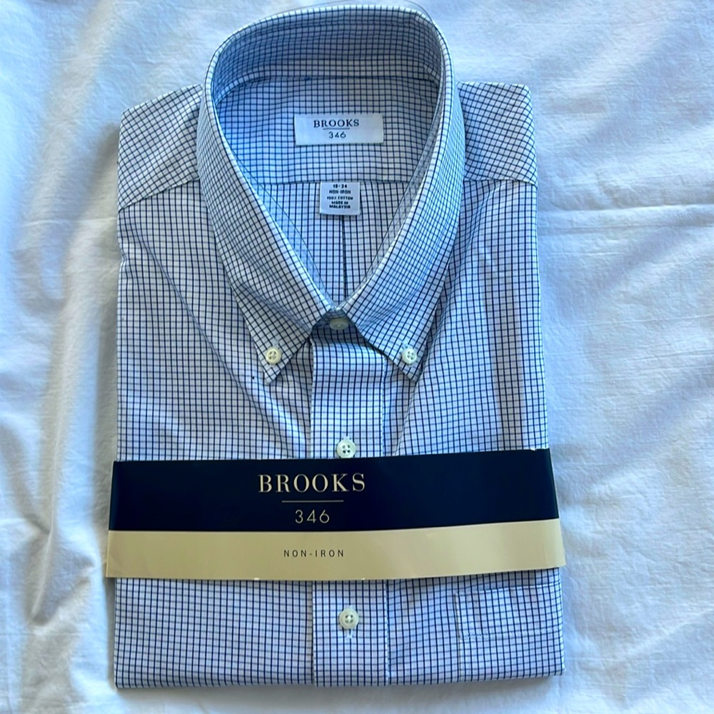 NWT Men’s Brooks 346 LS Blue check non-iron dress shirt. 
18 / 34